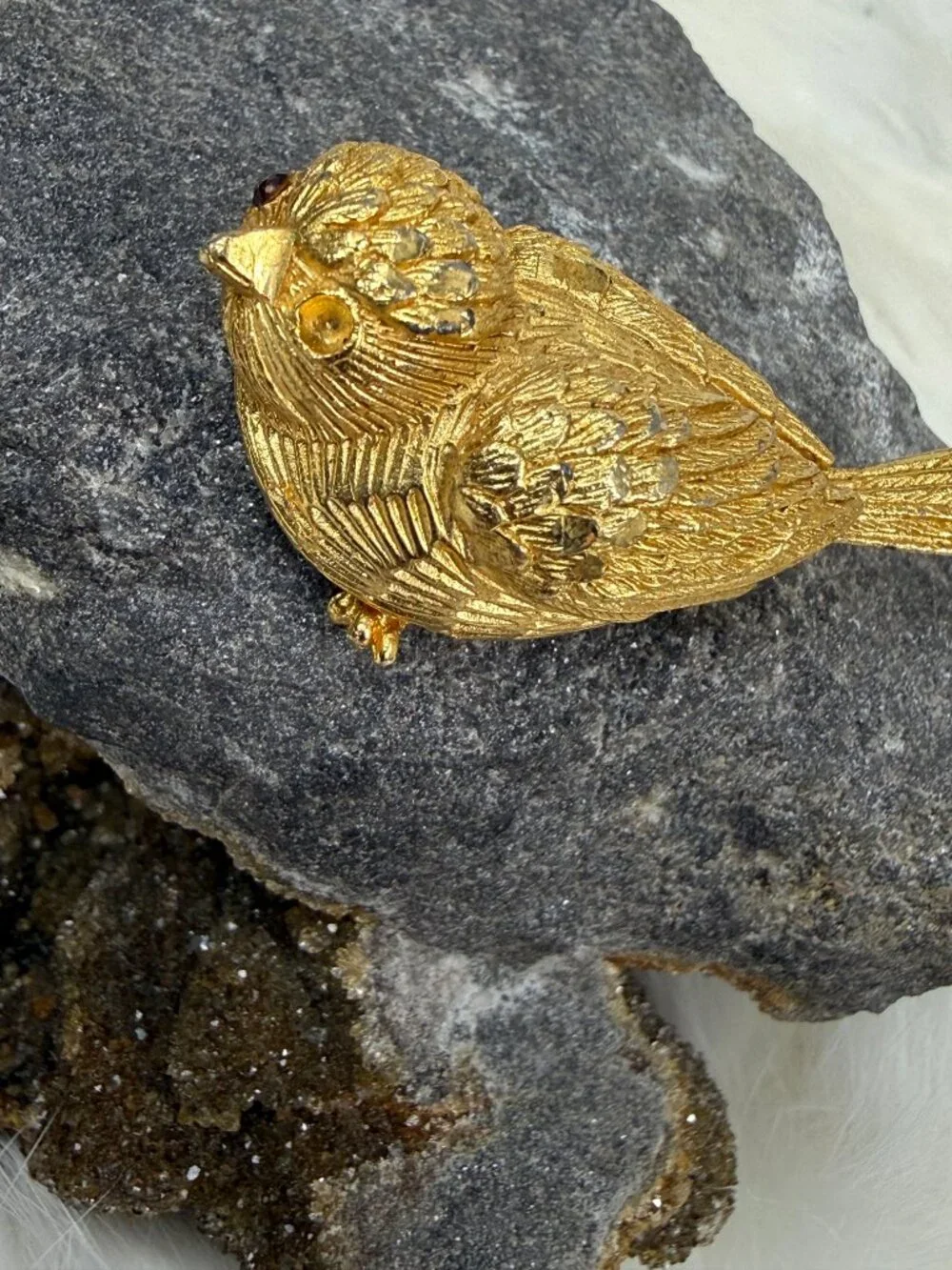 Vintage Gold Tone Figural Bird Brooch 1